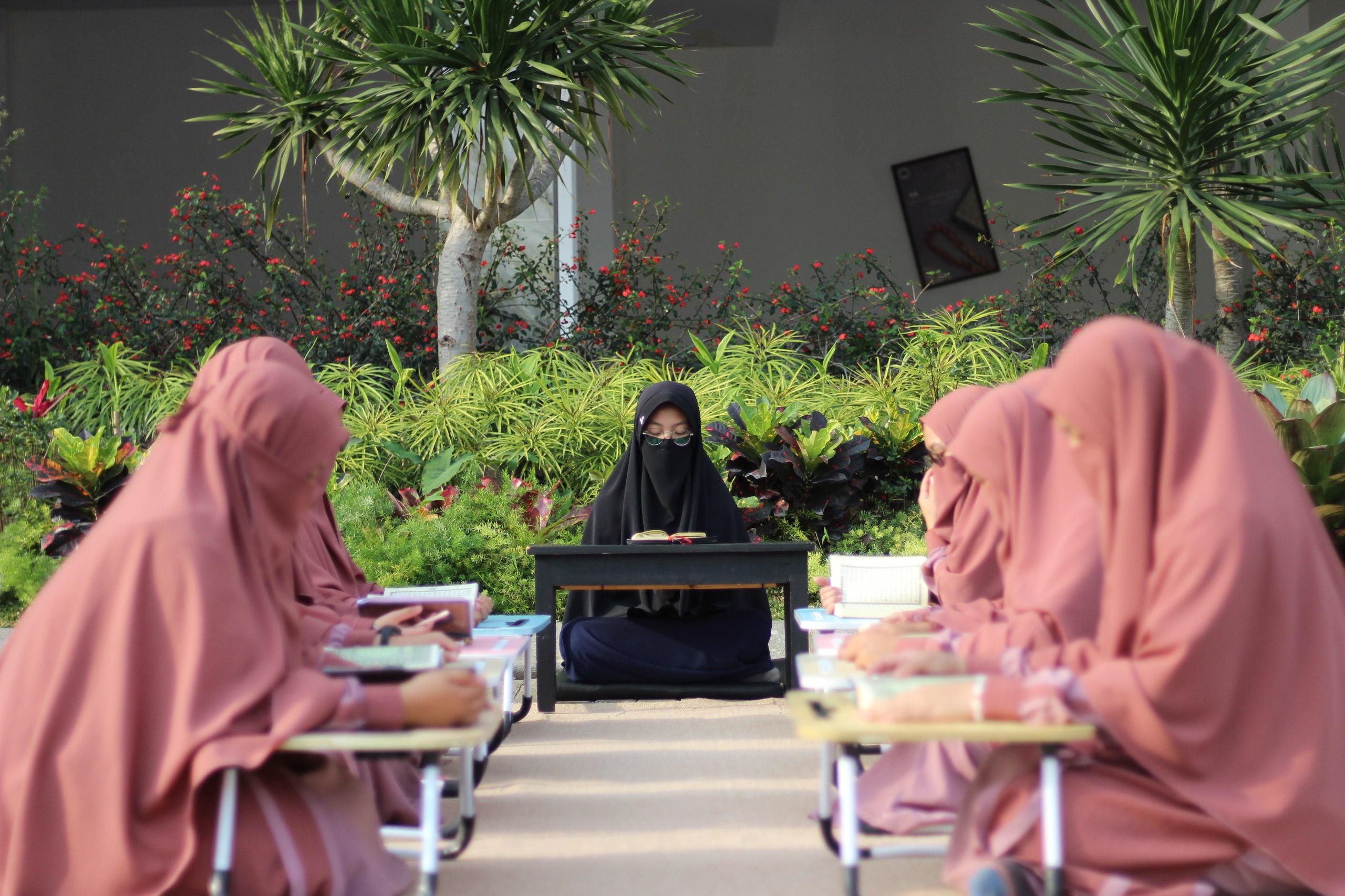 Halaqah sore rutin Mahasantri Putri